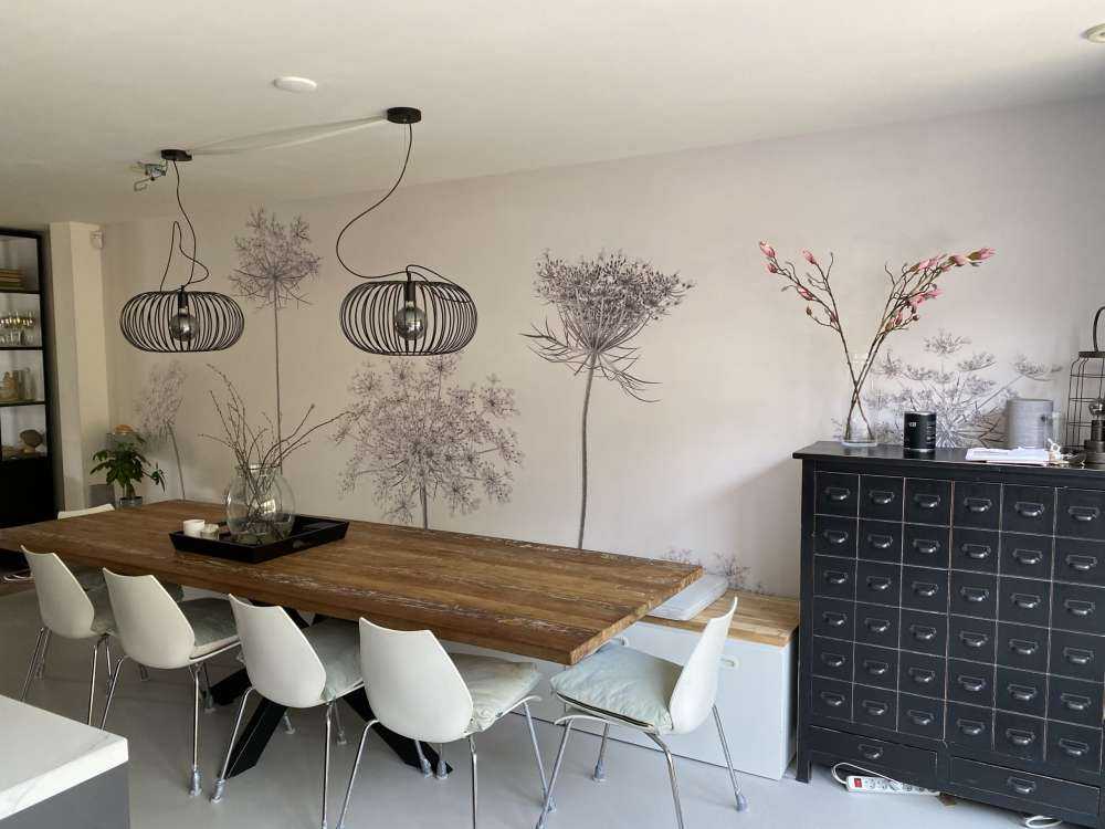 Fiori di prato in bianco e nero