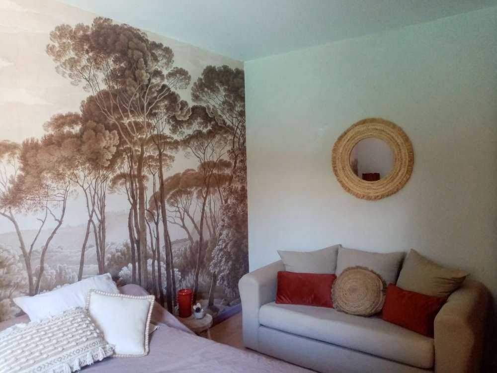 Paesaggio forestale vicino a Roma con il sole al tramonto