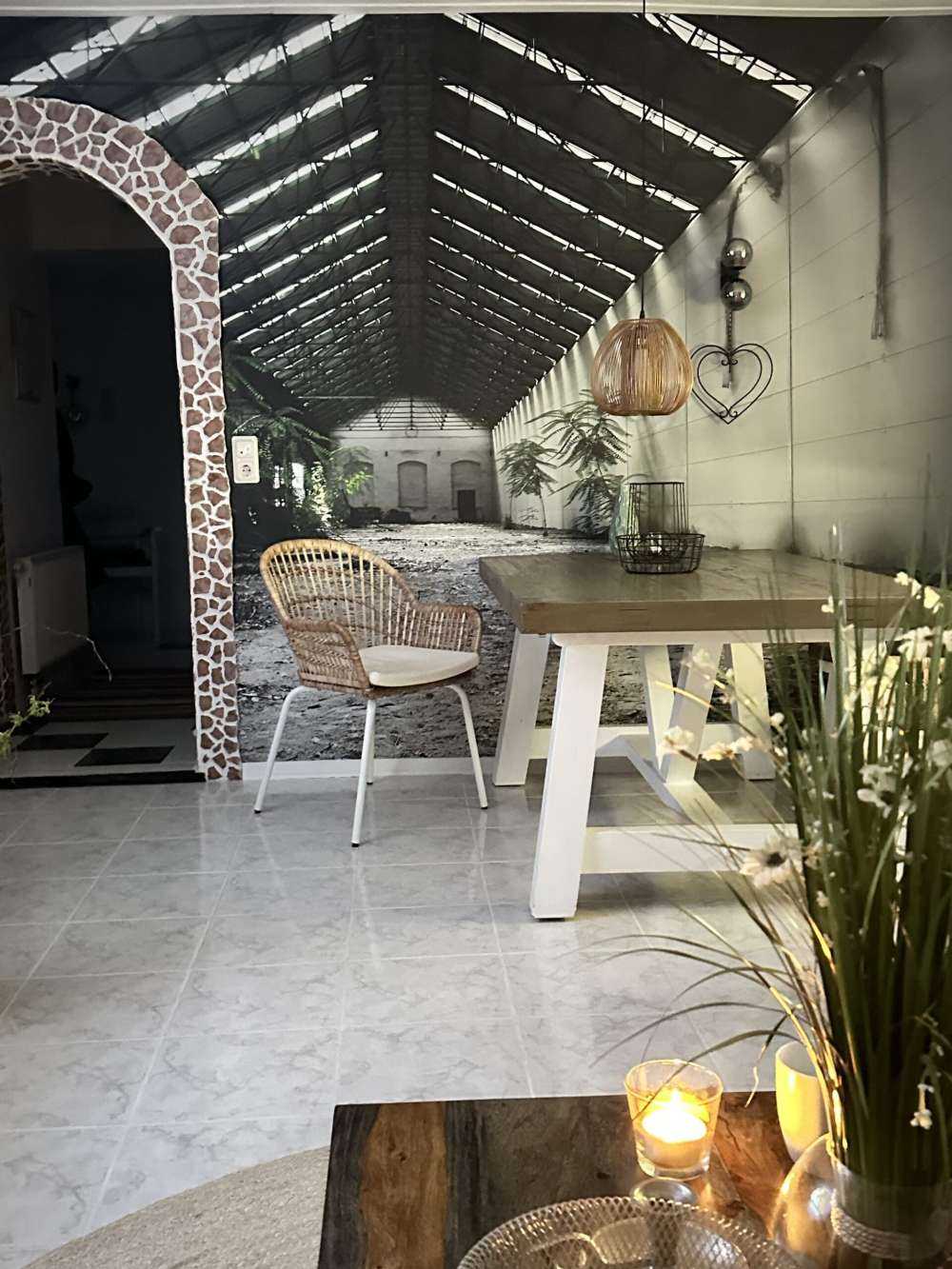 Sala industriale con piante