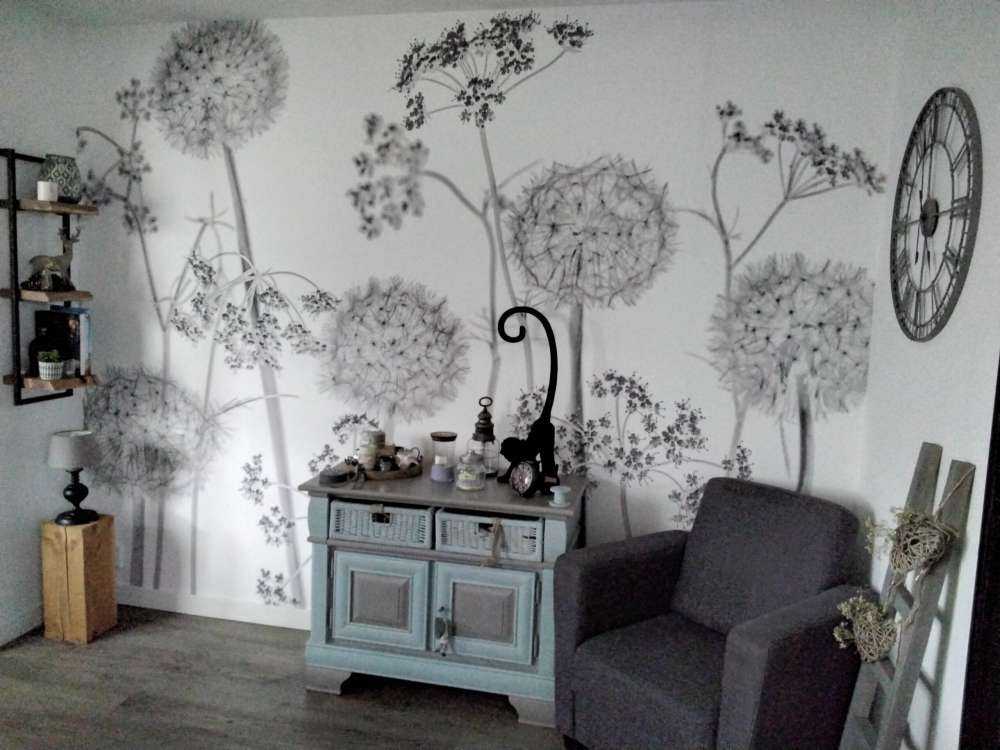 Fiori di prato in bianco e nero