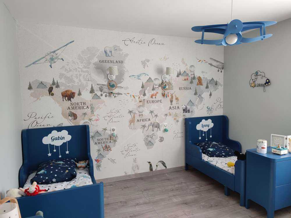 Mappa del mondo con diversi animali