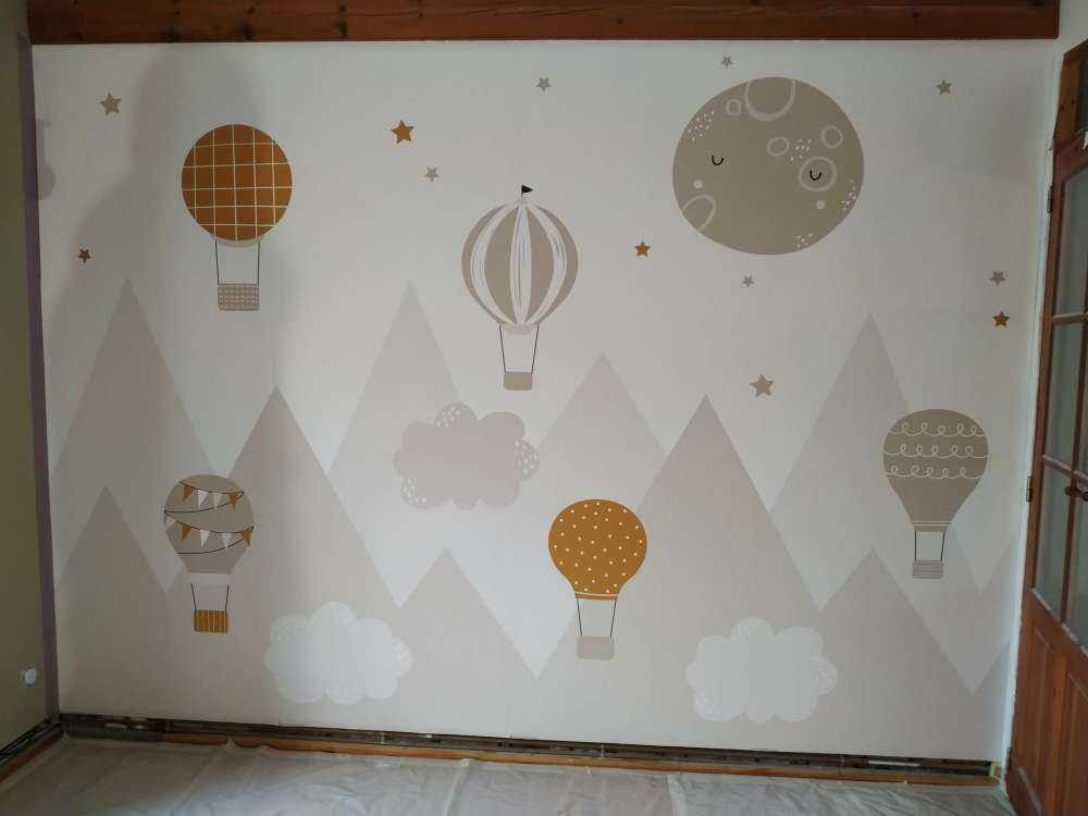 Mongolfiere tra le montagne