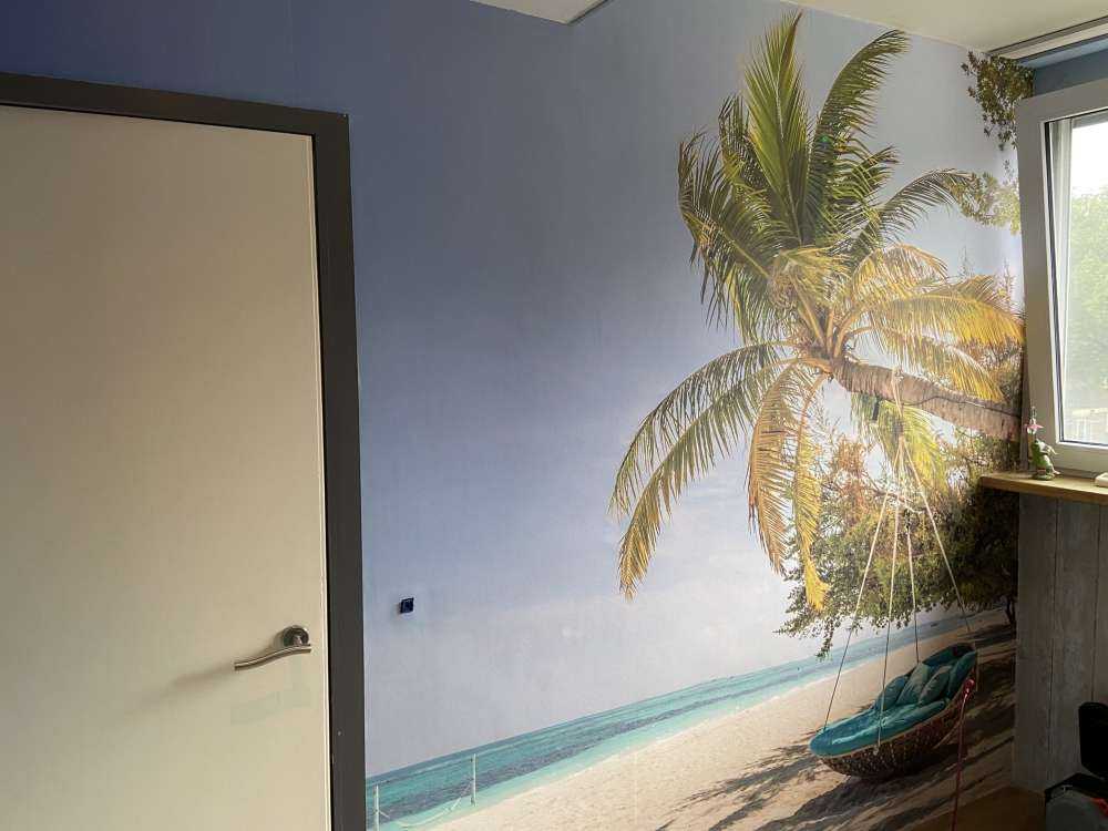 Spiaggia tropicale con altalena