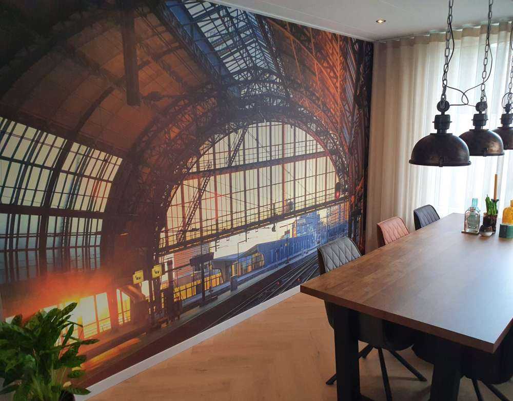 L'alba alla stazione