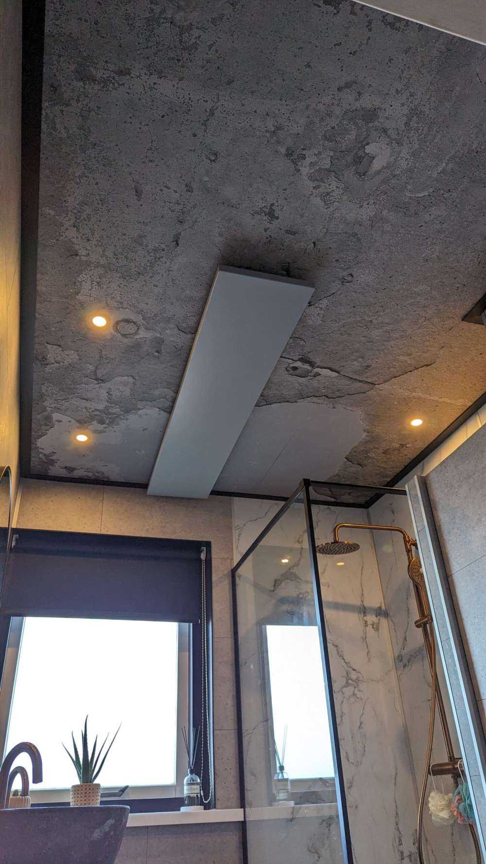 Muro giallo invecchiato