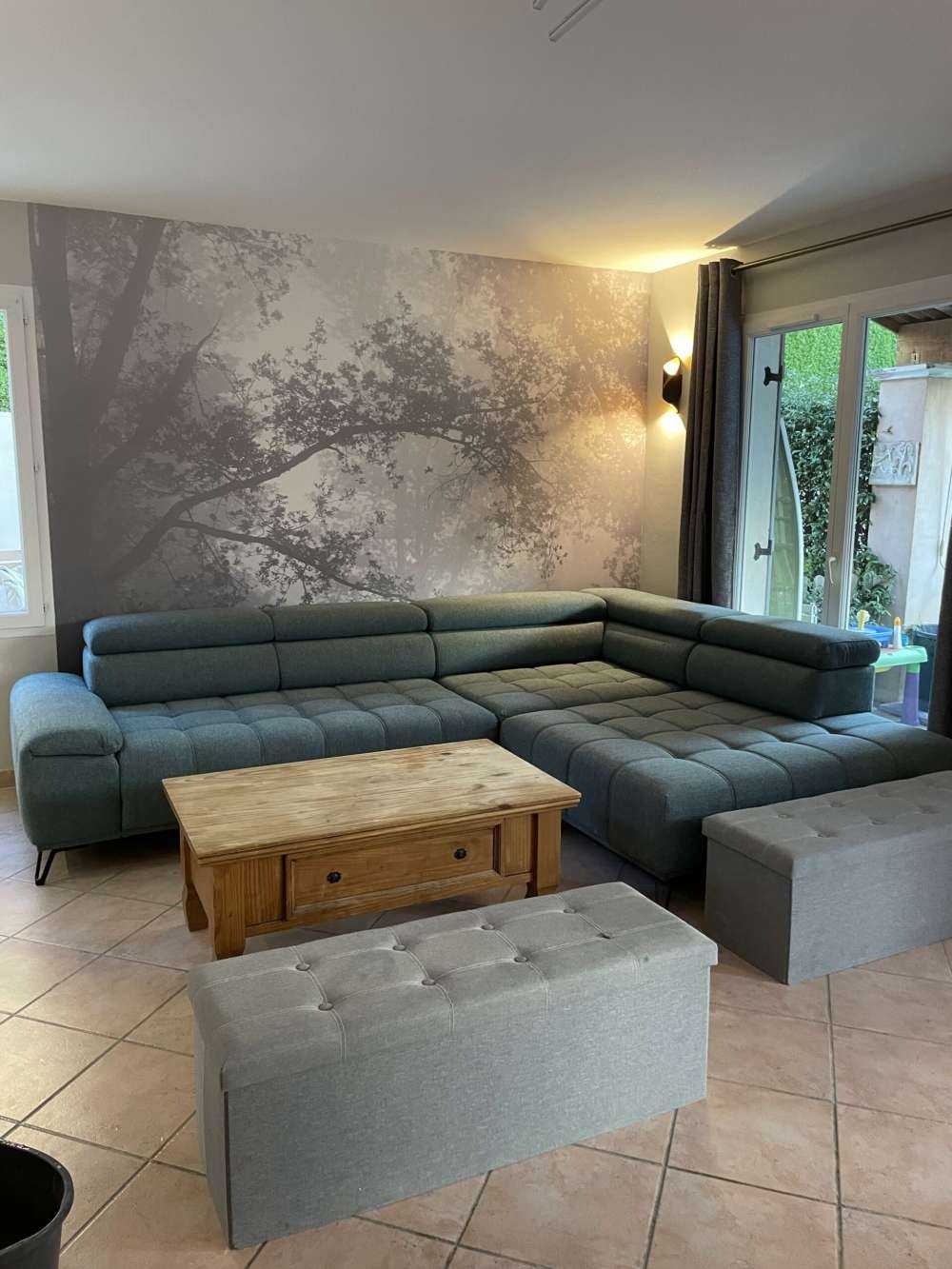 Una bella foresta nella nebbia