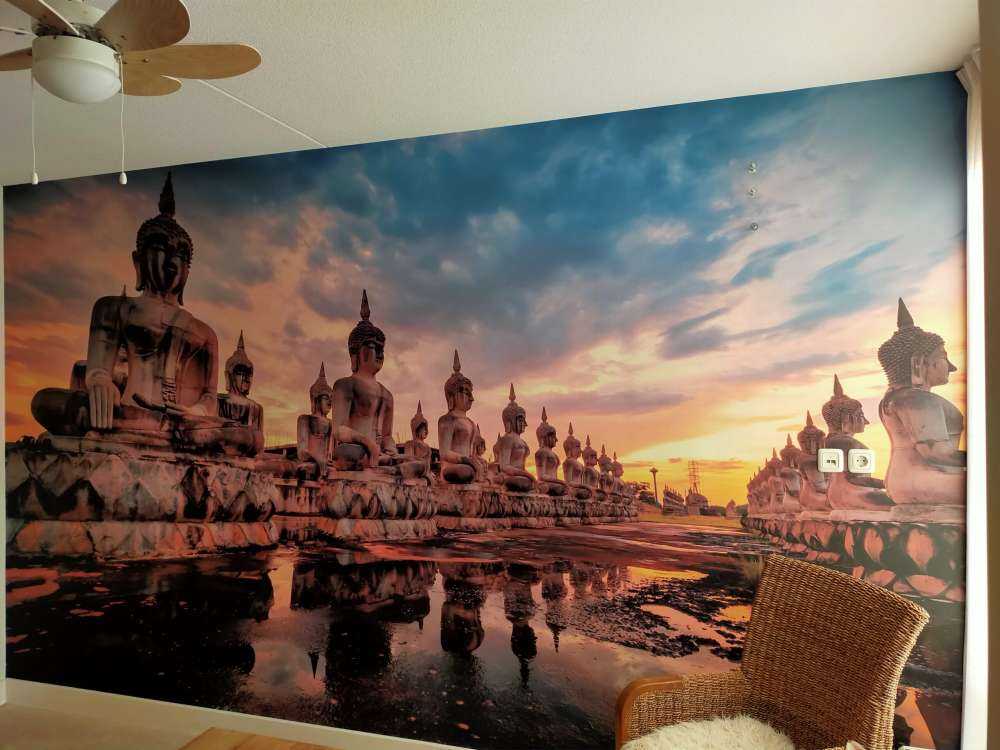 Statue di Buddha sull'acqua