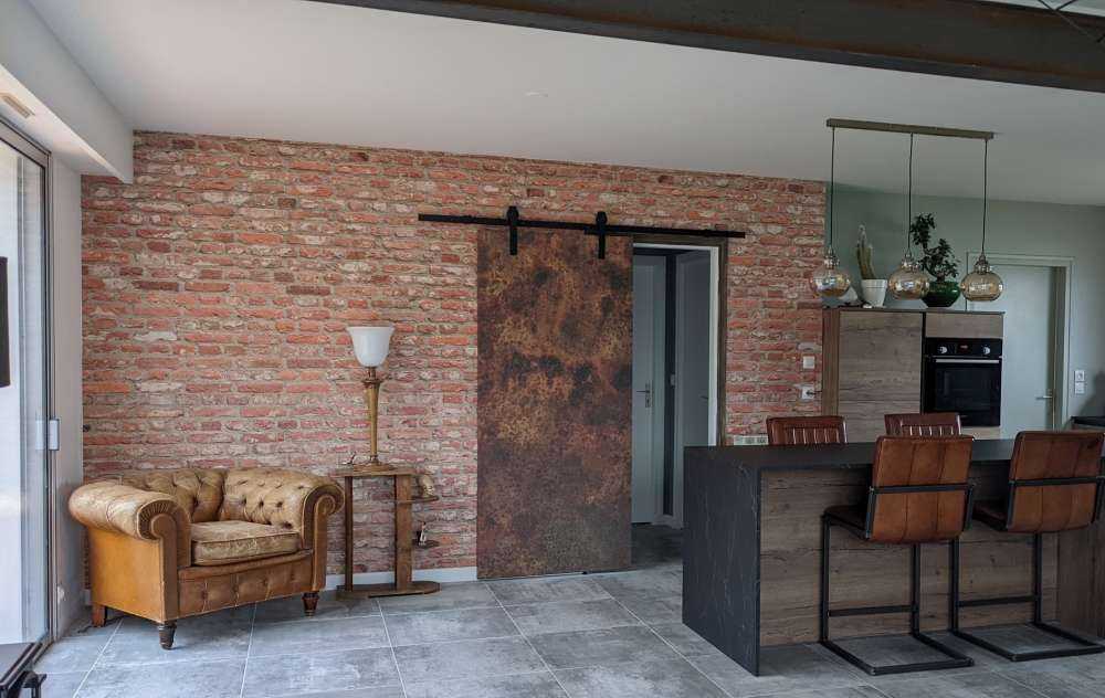 Muro con diversi colori di mattoni