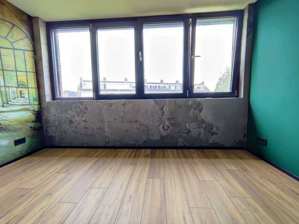 Muro giallo invecchiato