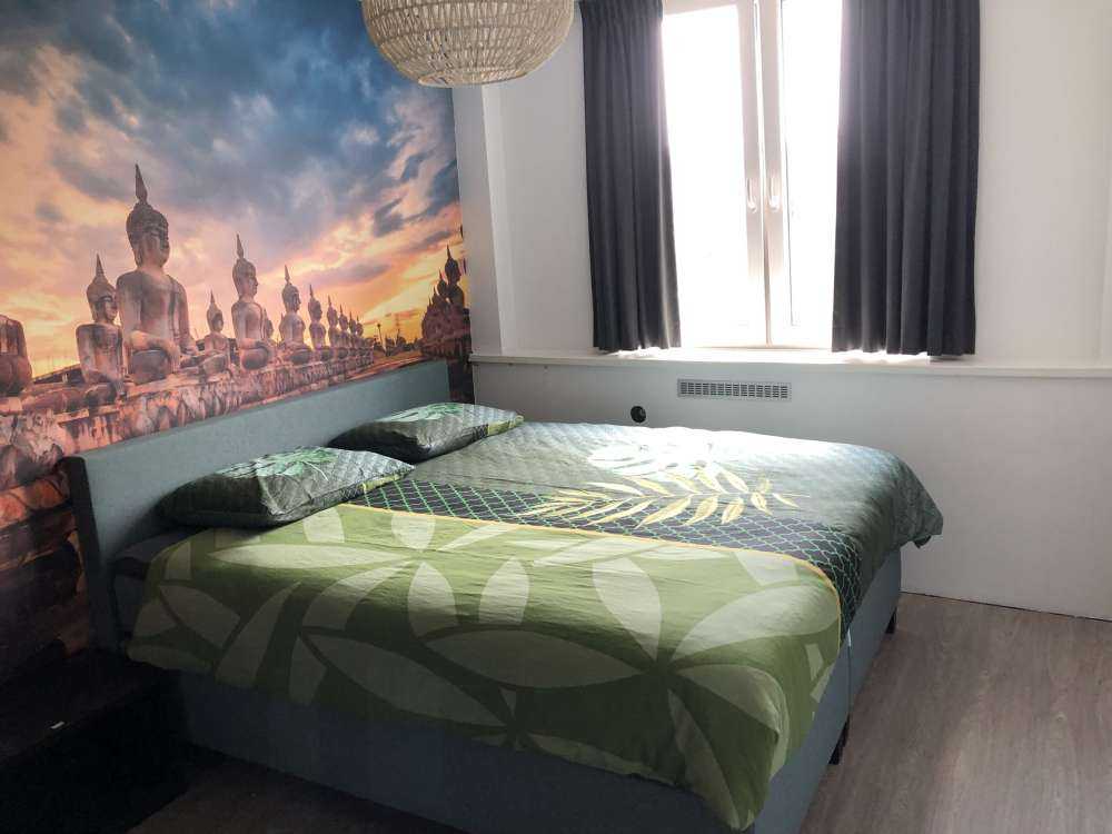 Statue di Buddha sull'acqua