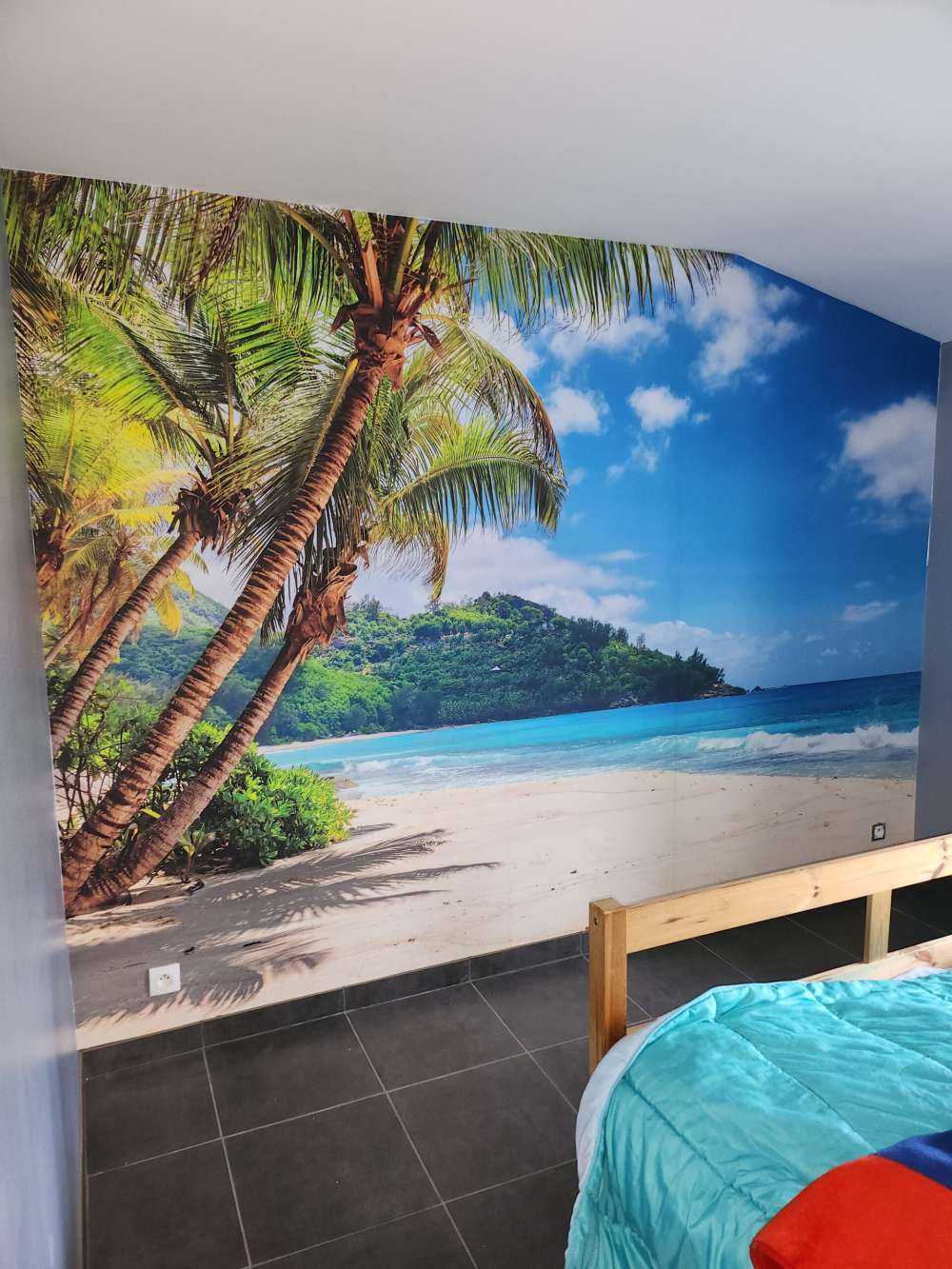 Bella spiaggia con palme