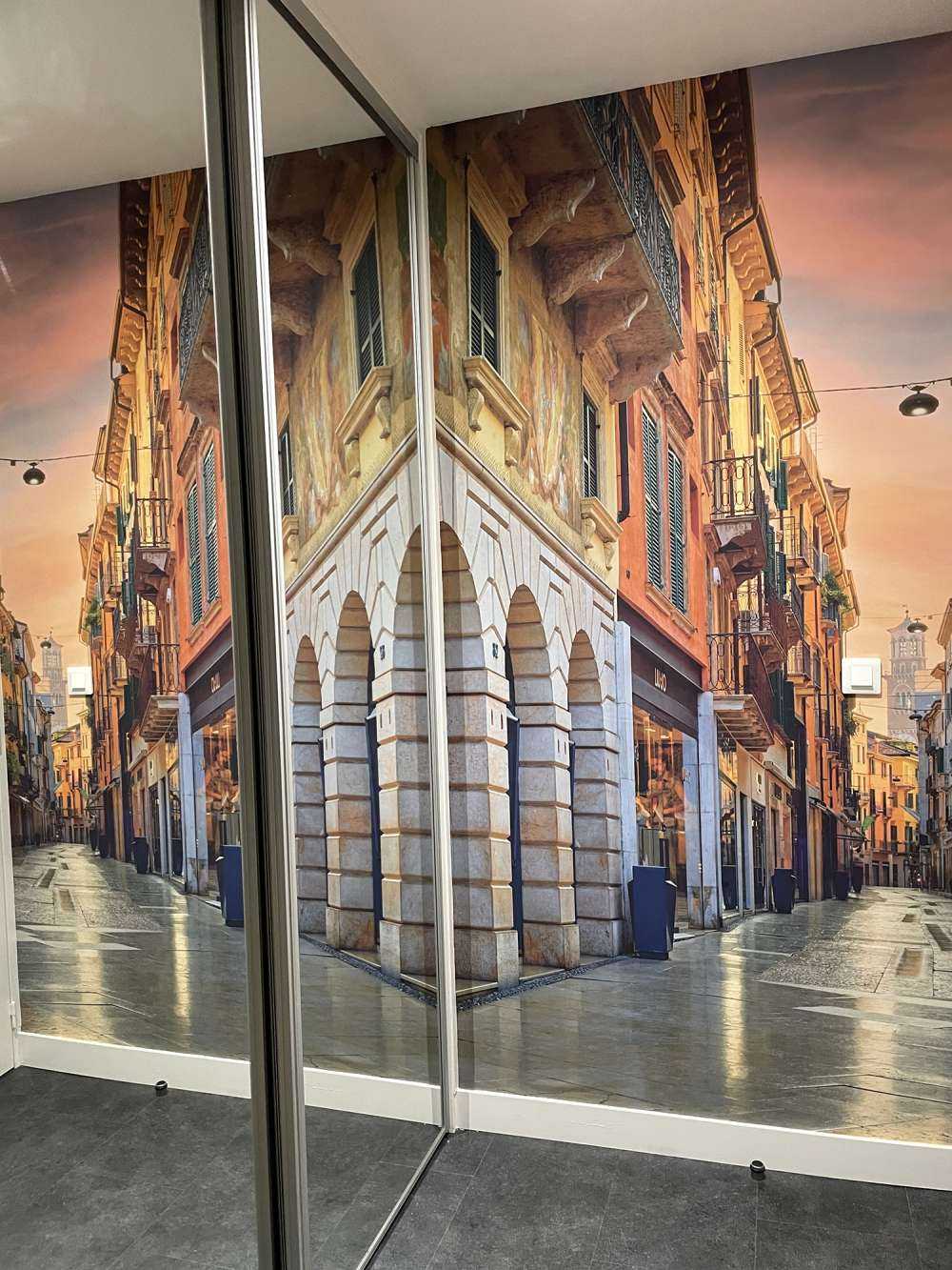 Via dello shopping all'alba