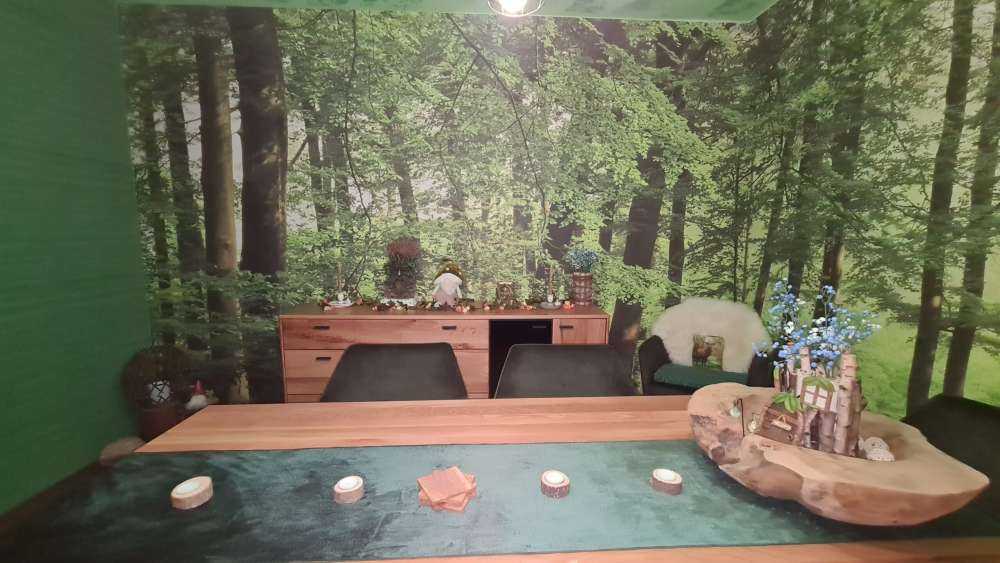 Riflessione di alberi in acqua