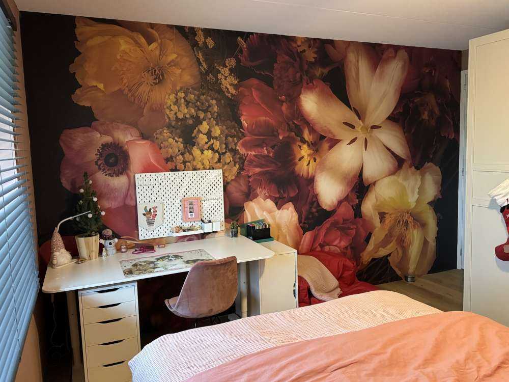 Bella e colorata ghirlanda di fiori