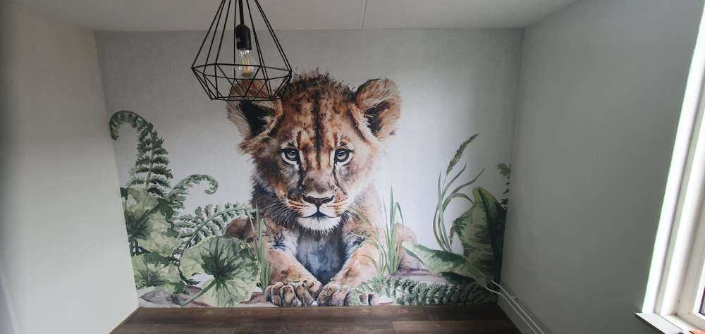 Giovane leone nella giungla