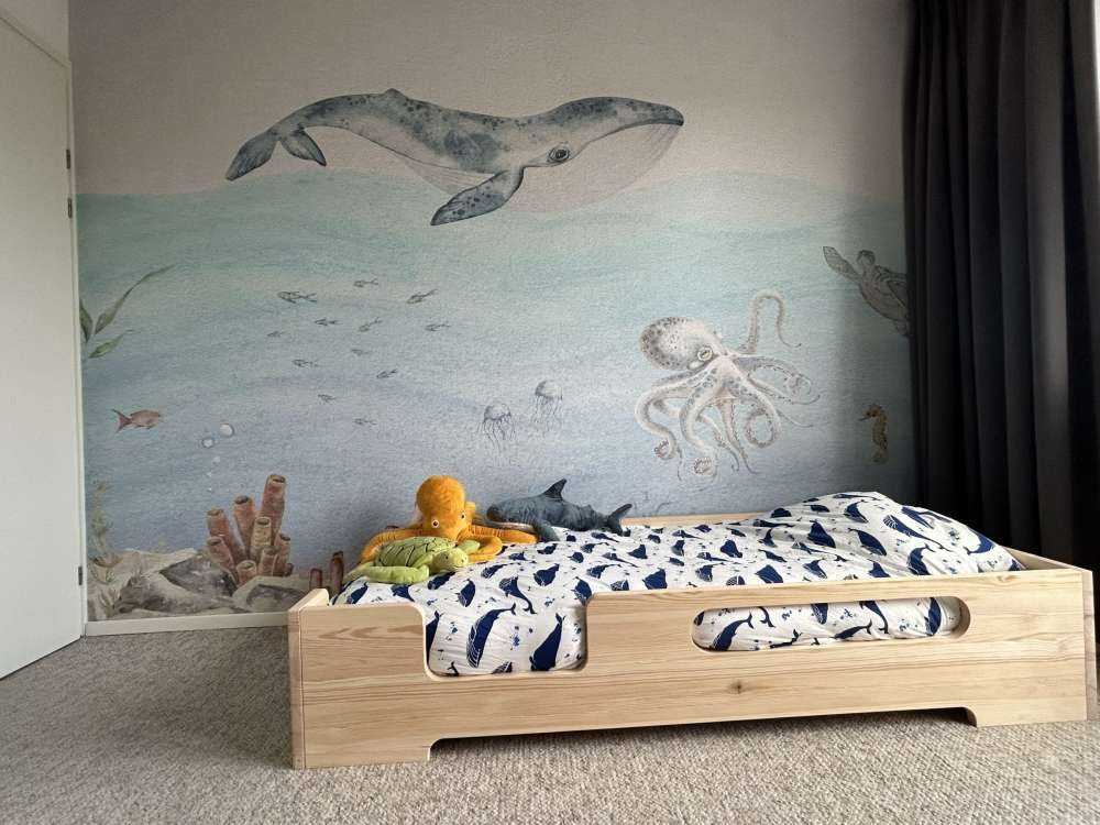 Mondo sottomarino con una balena