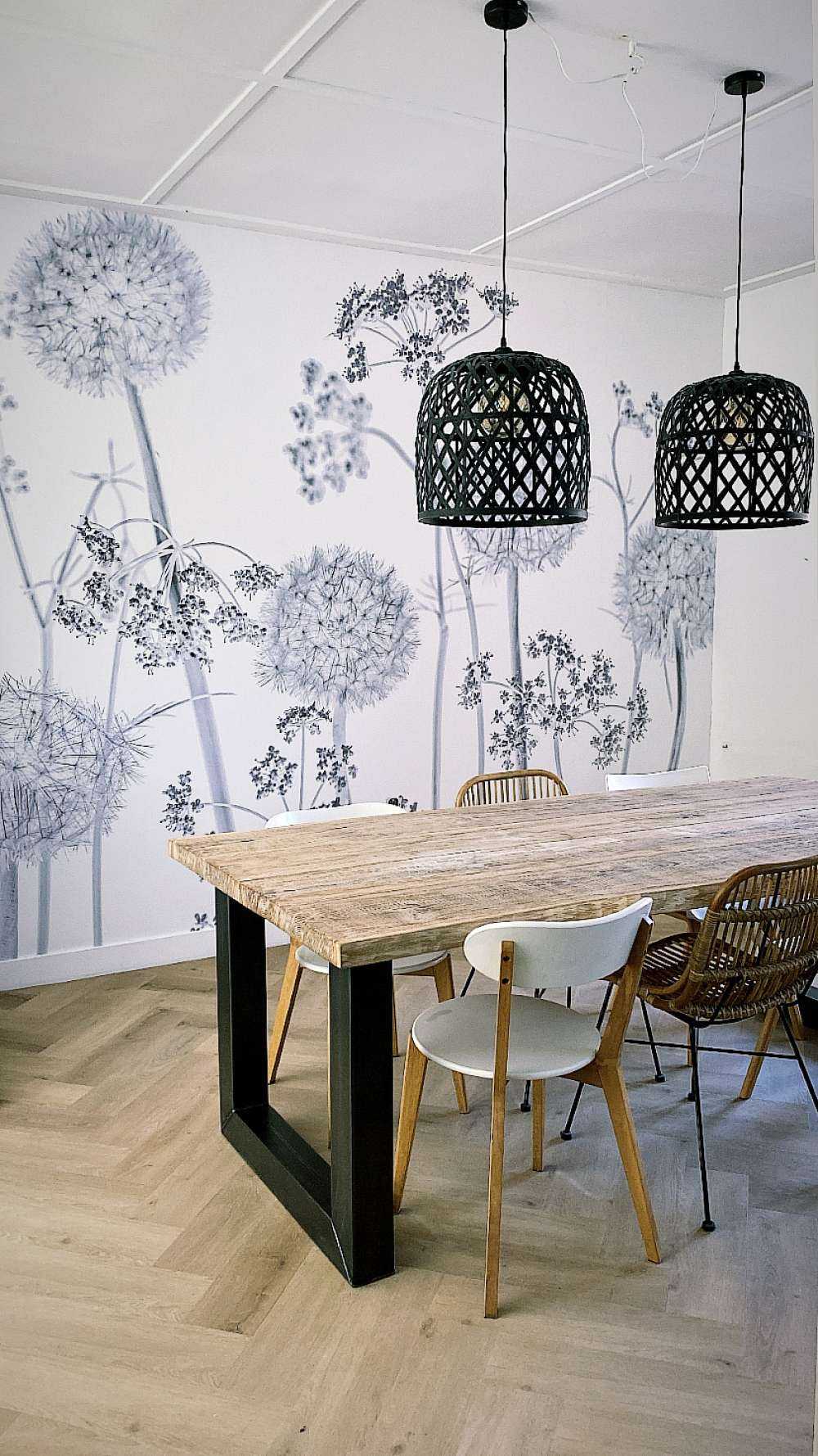 Fiori di prato in bianco e nero