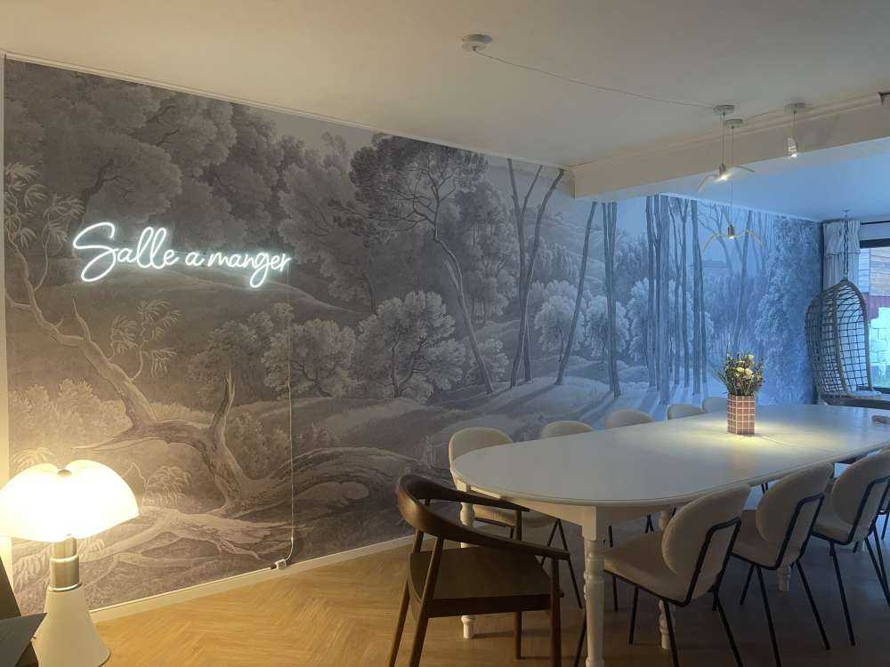 Paesaggio forestale vicino a Roma con il sole al tramonto