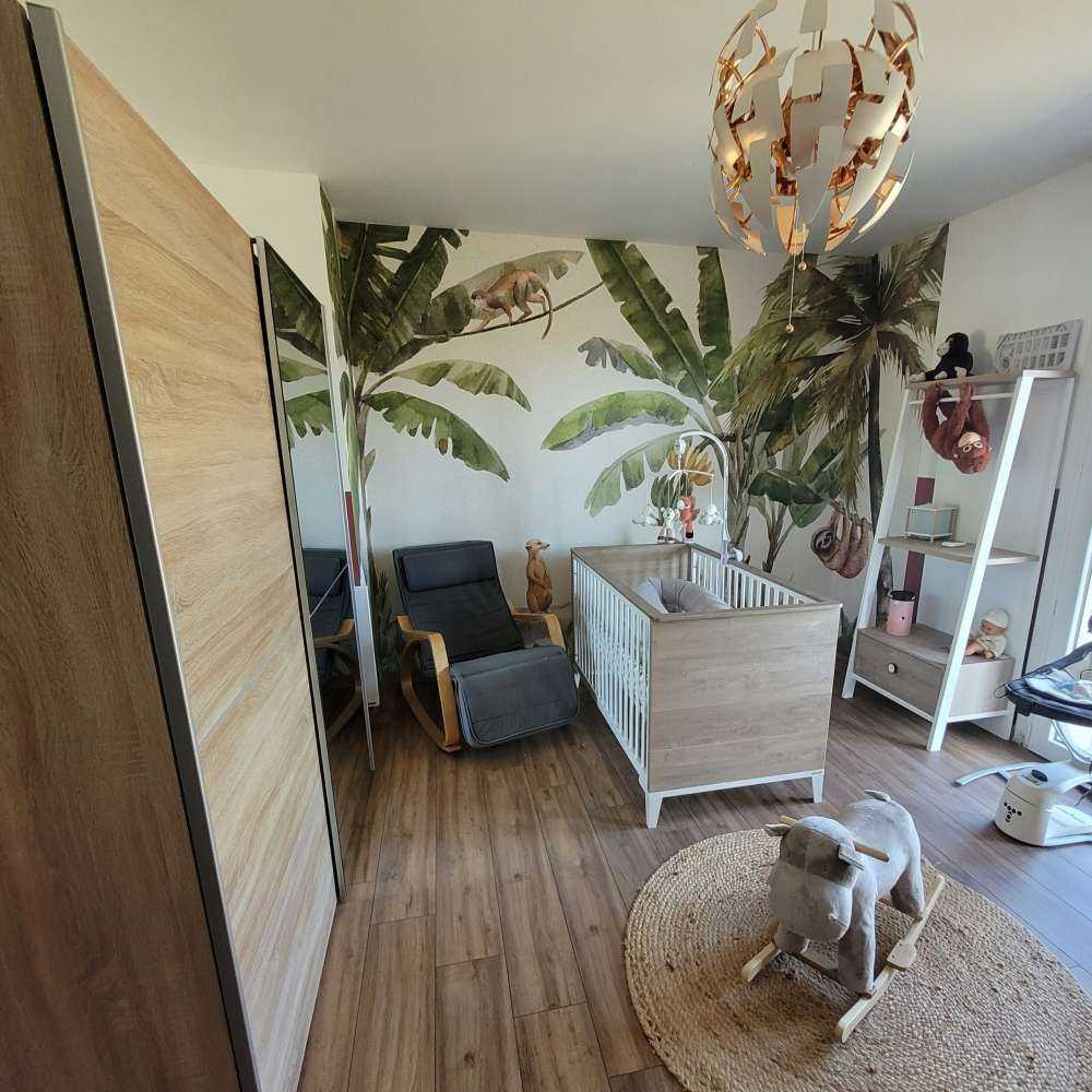 Giungla con animali colorati