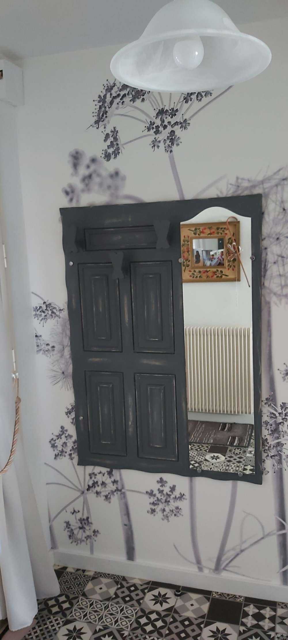 Fiori di prato in bianco e nero