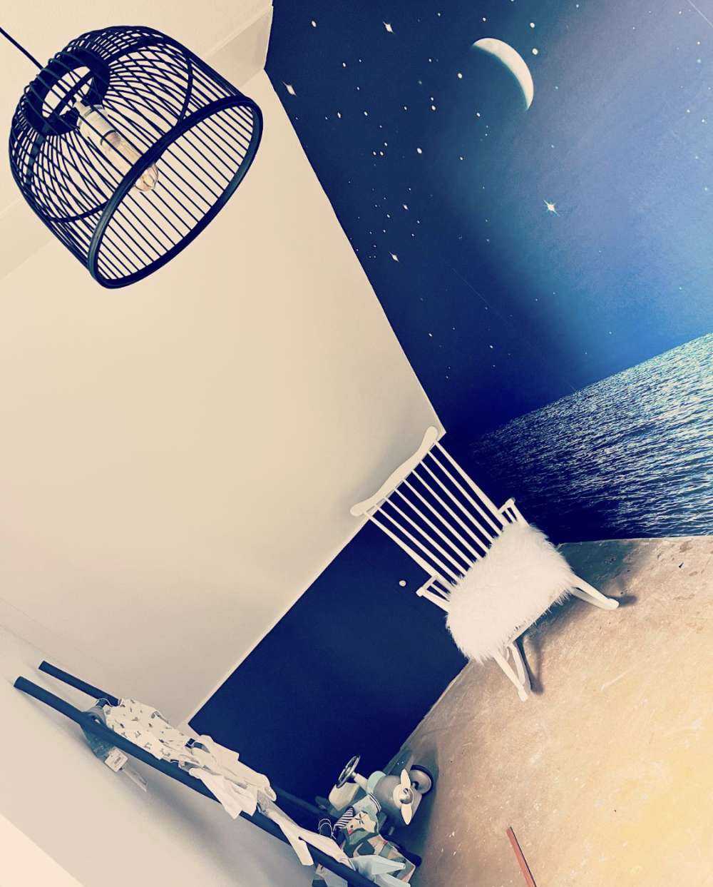 Cielo stellato con l'aurora boreale