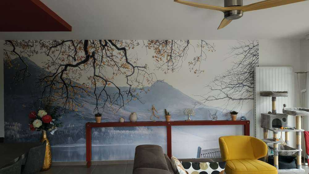 Panchina in un lago tranquillo