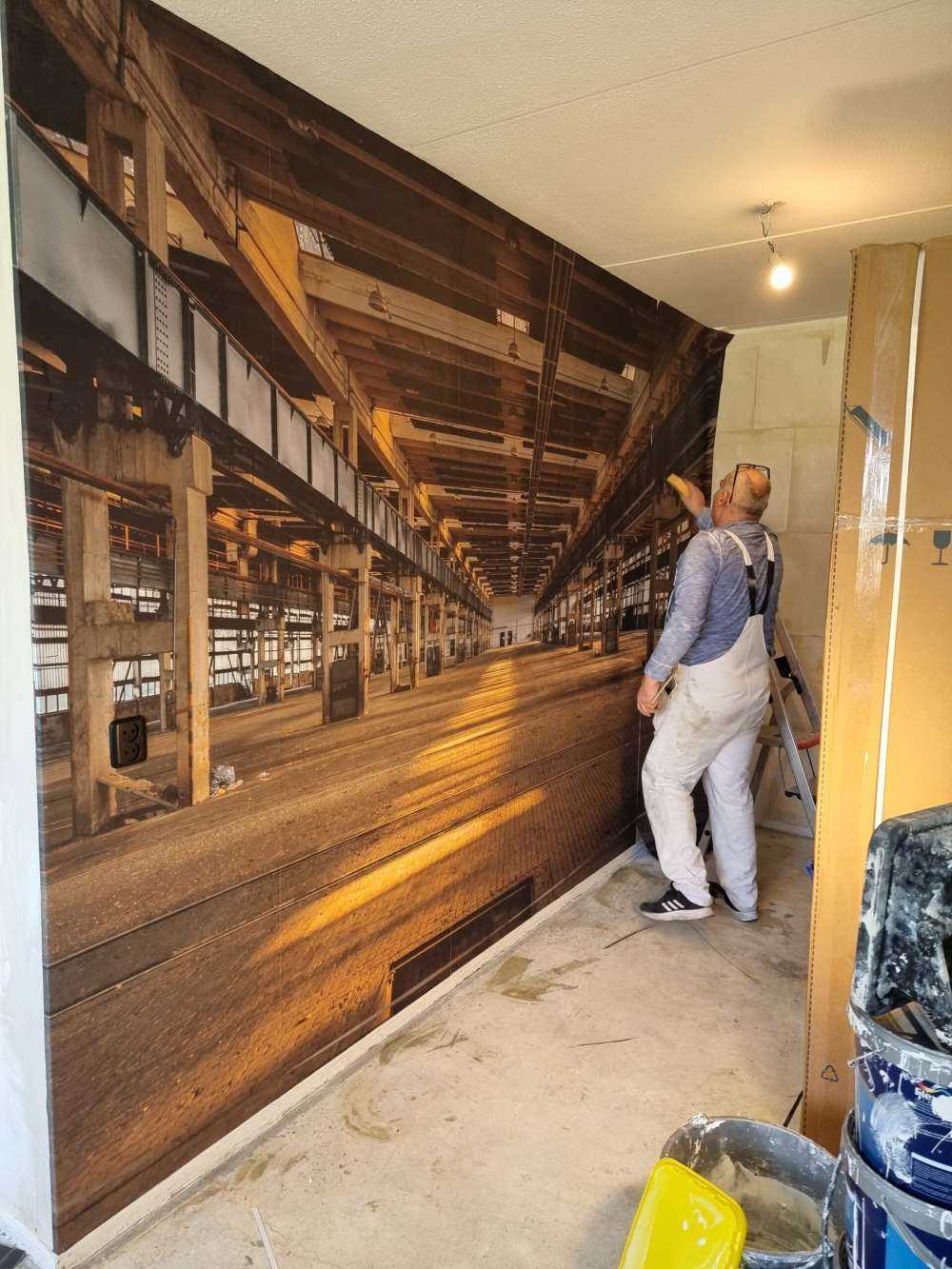 Vecchio garage abbandonato