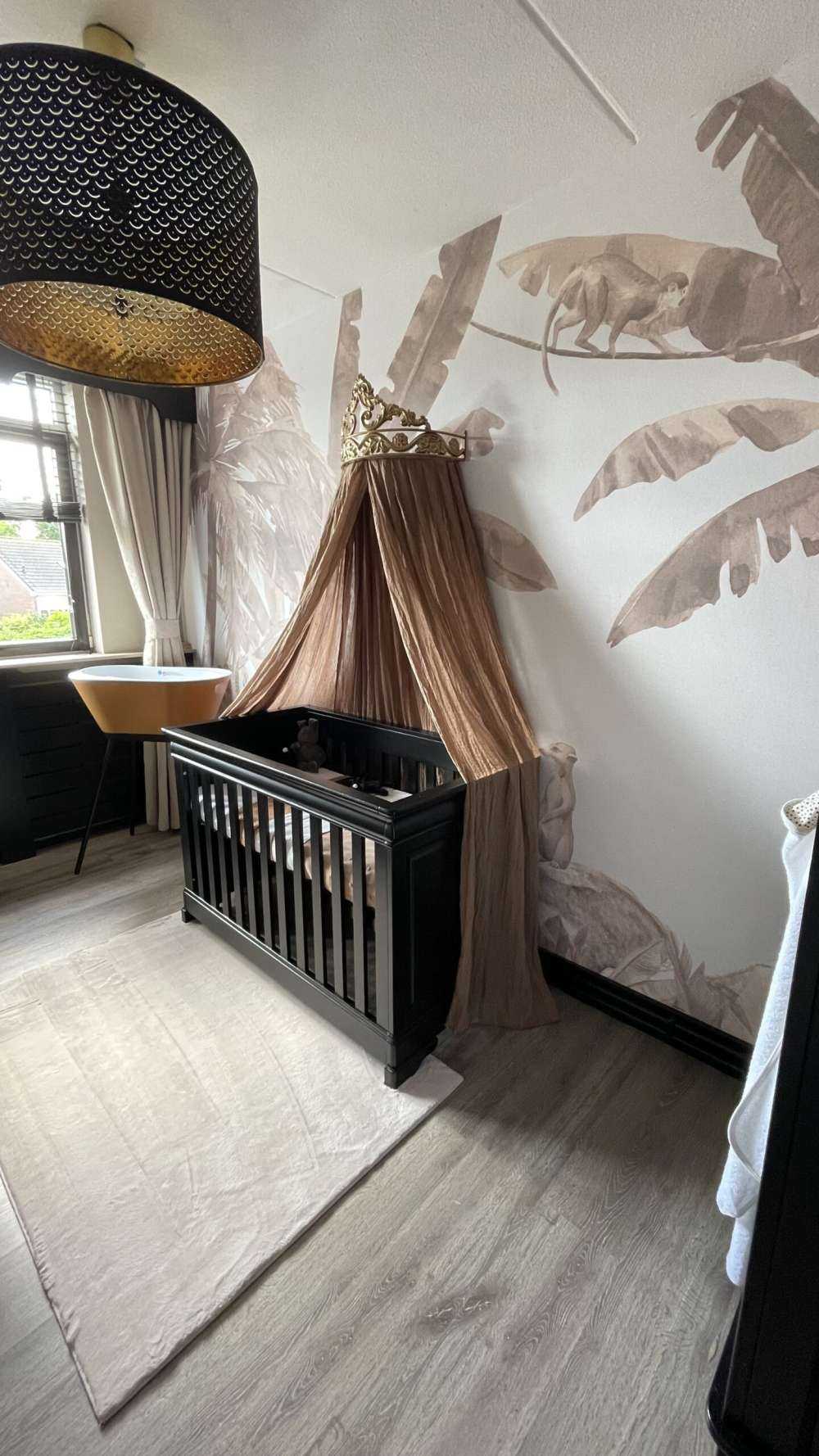 Piccoli animali della giungla in taupe