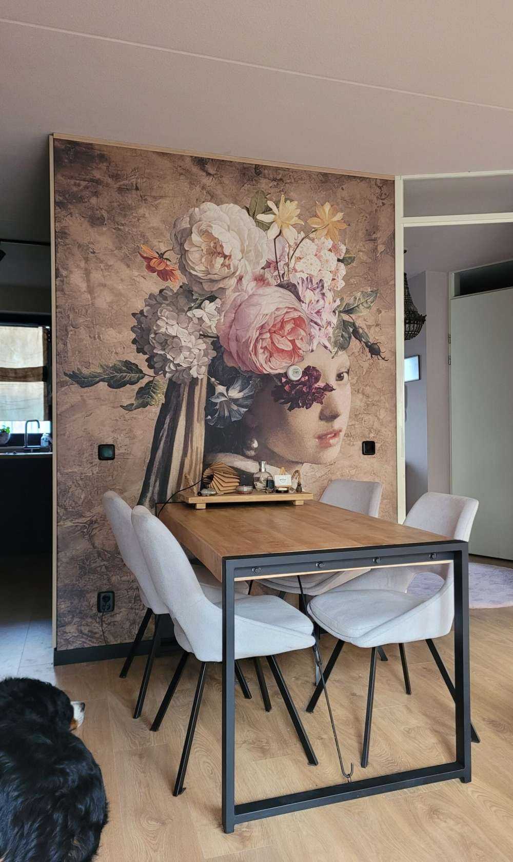 Ragazza con orecchino di perla - design floreale