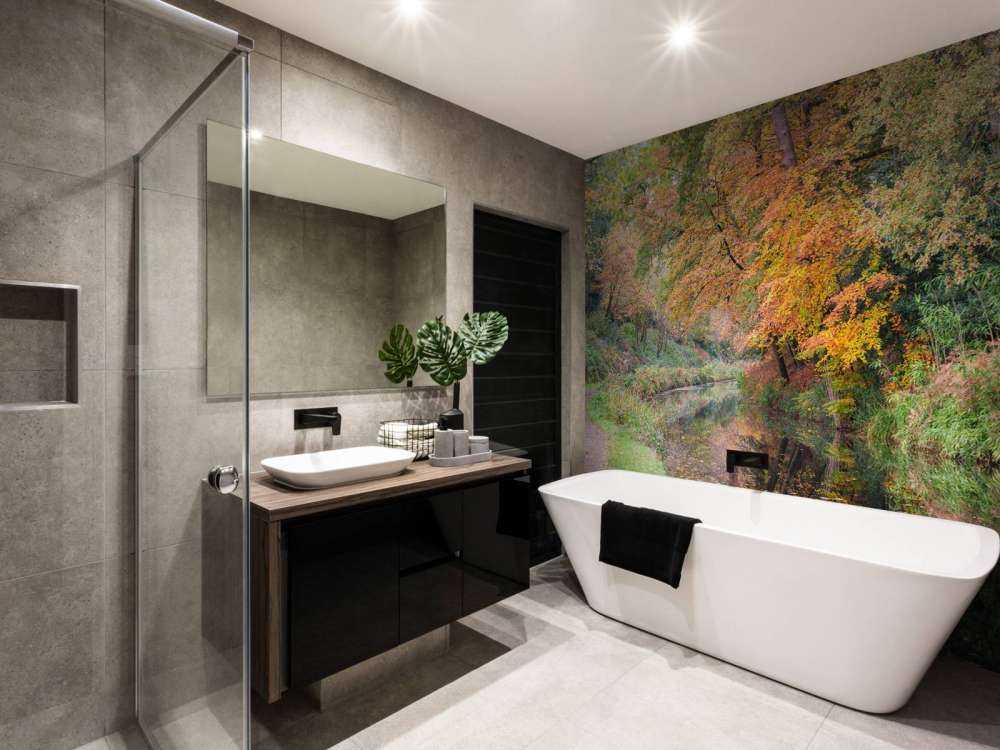 Sentiero lungo il canale