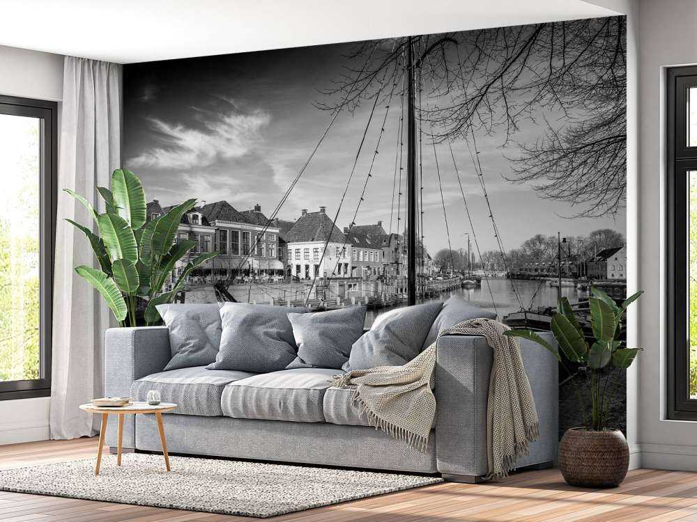 Navi da carico storiche ormeggiate a Dokkum Friesland 