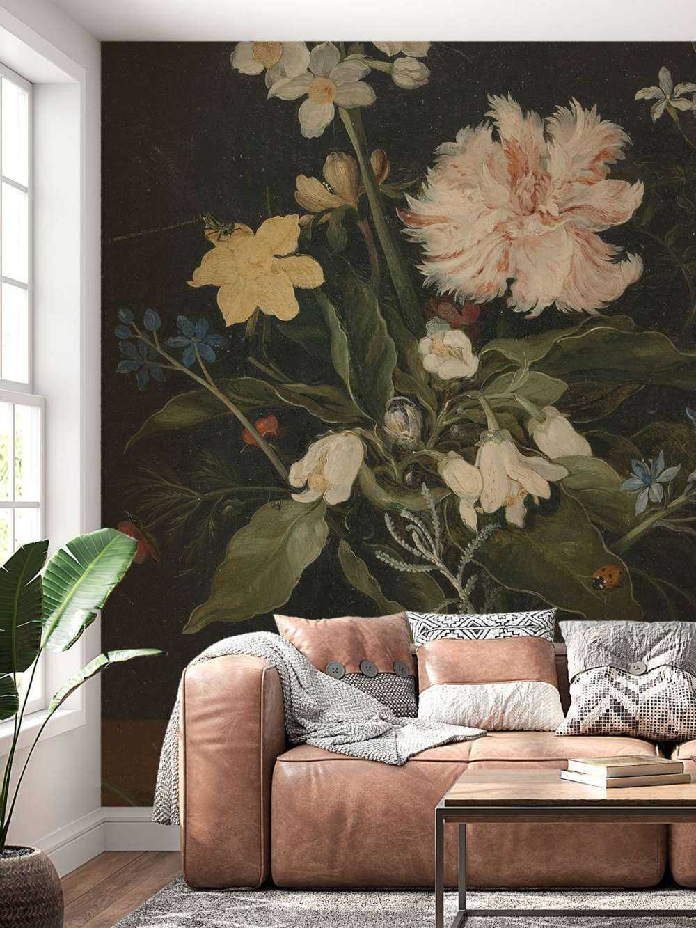 Natura morta con fiori in un bicchiere