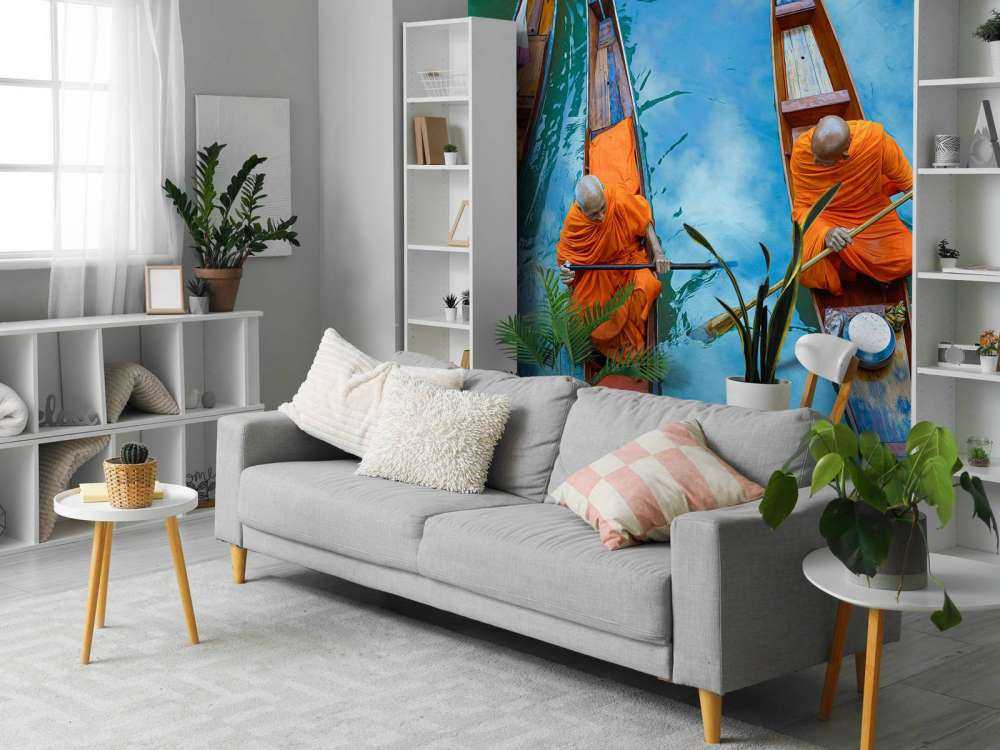 Monaco in barca di legno