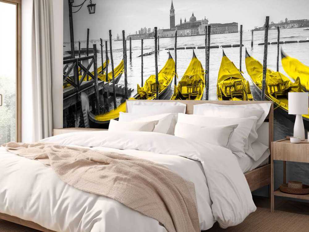 Gondole lungo il canale