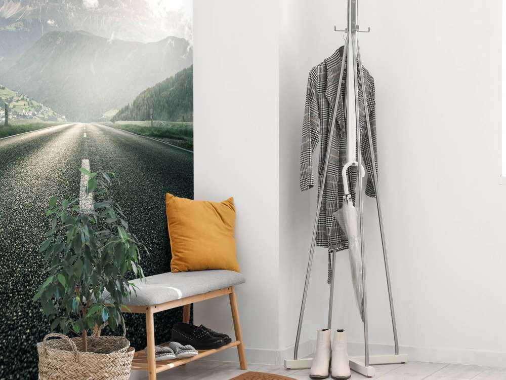 Strada nel paesaggio montano