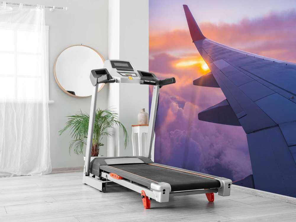 Ala dell'aereo tra le nuvole