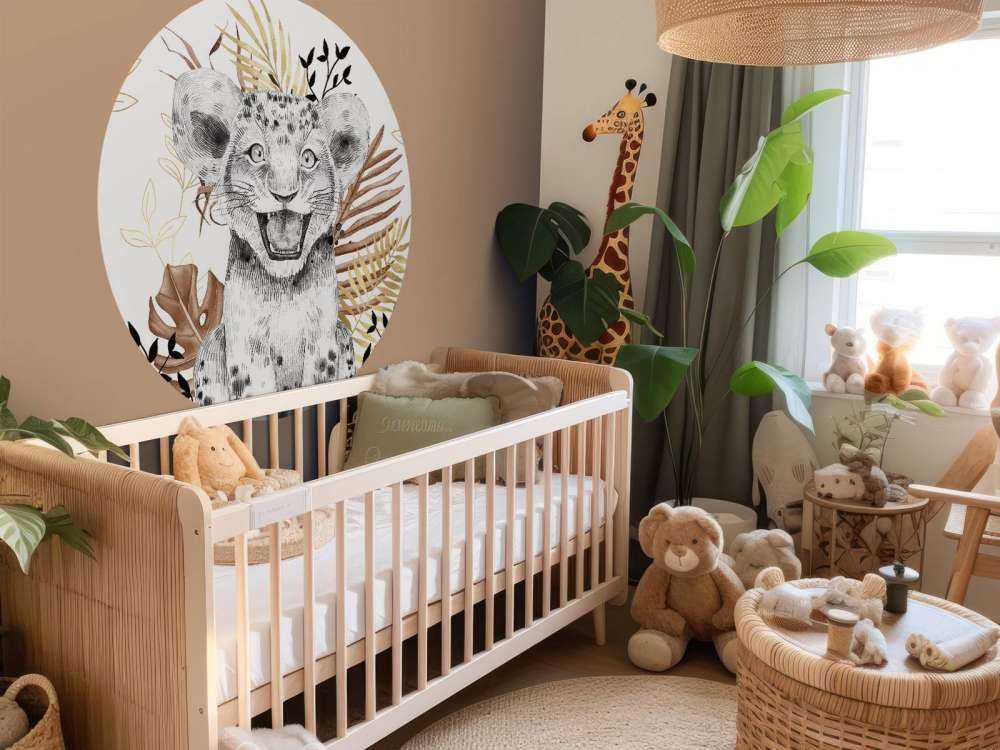 Cucciolo di leone marrone e con foglie d'oro