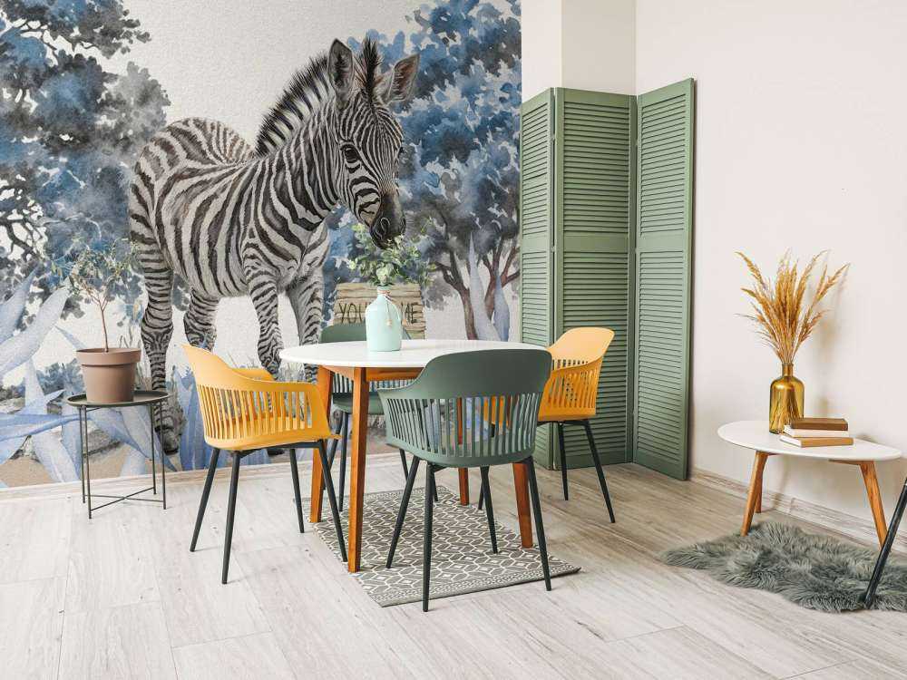 Giovane zebra in libertà blu