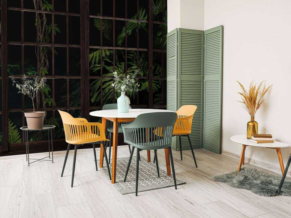 Piante botaniche dietro le finestre