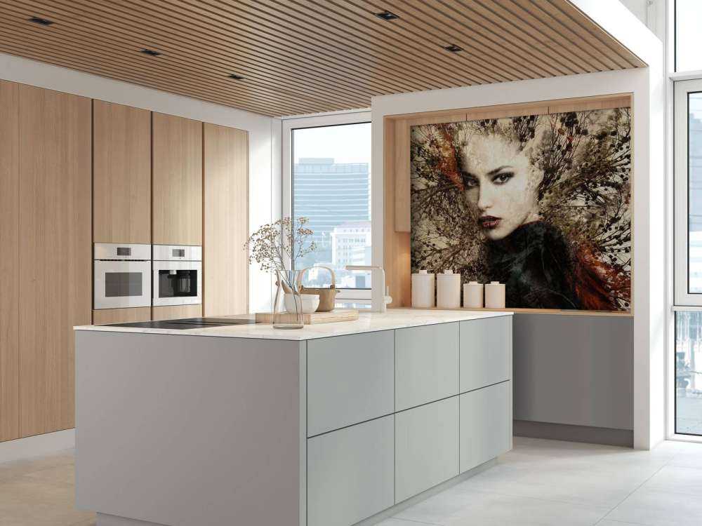 Donna e rami aggraziati