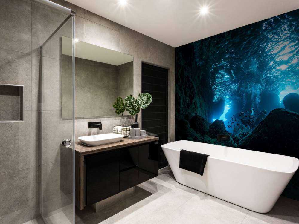 Raggi di sole in grotta subacquea