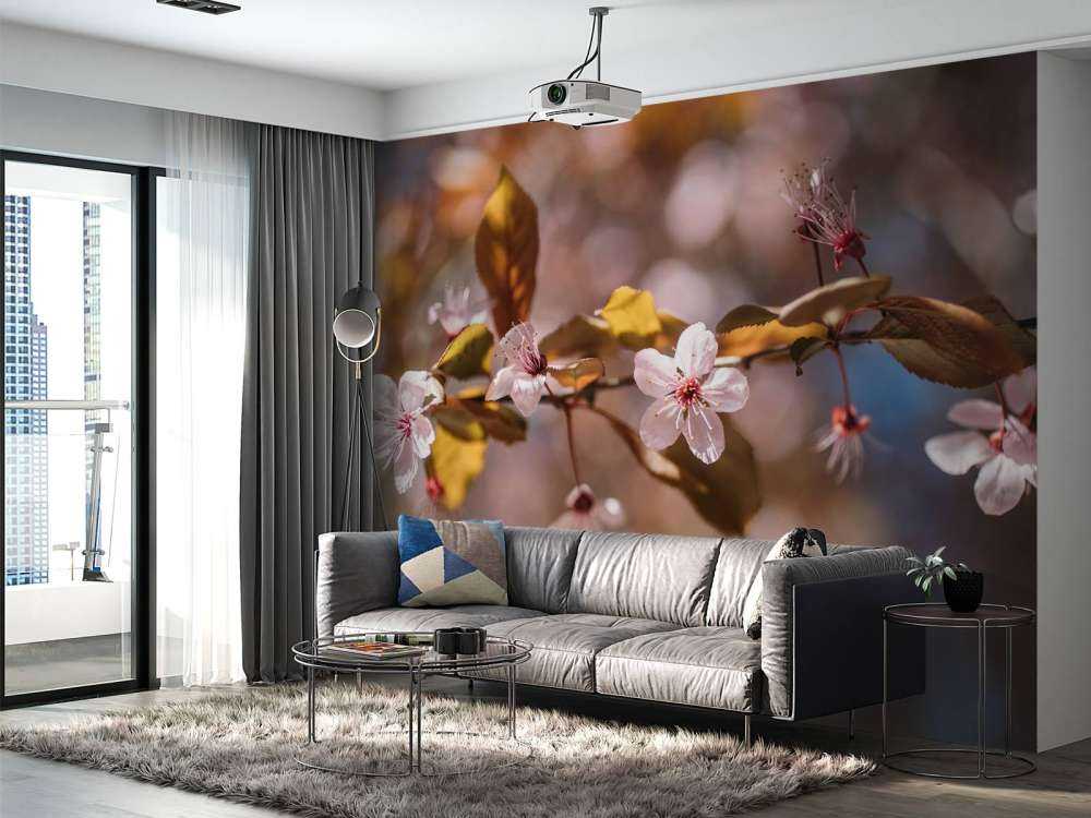 Fiori rosa e foglie marroni