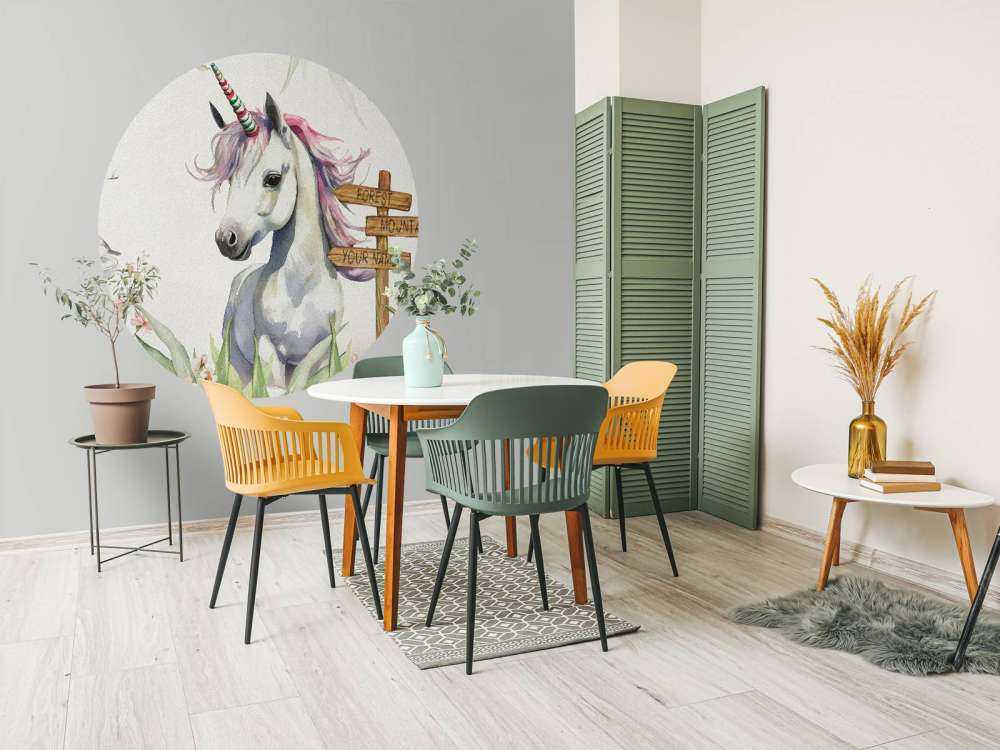 Baby unicorno con piante