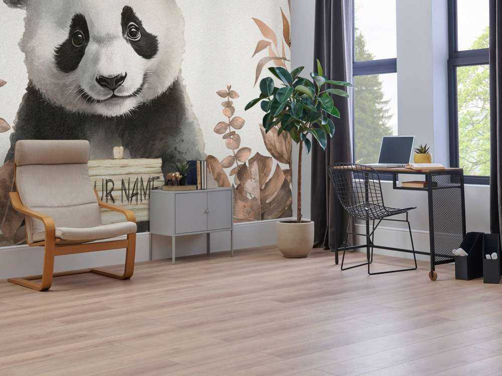 Cucciolo di panda nella giungla color tortora