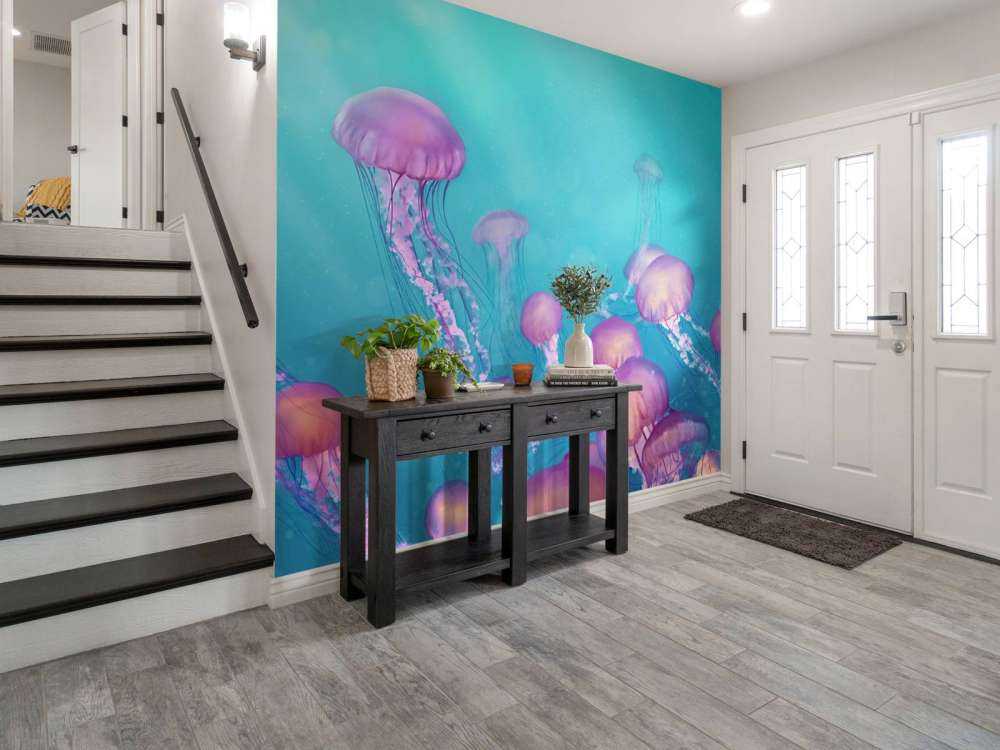 Medusa rosa in mare blu