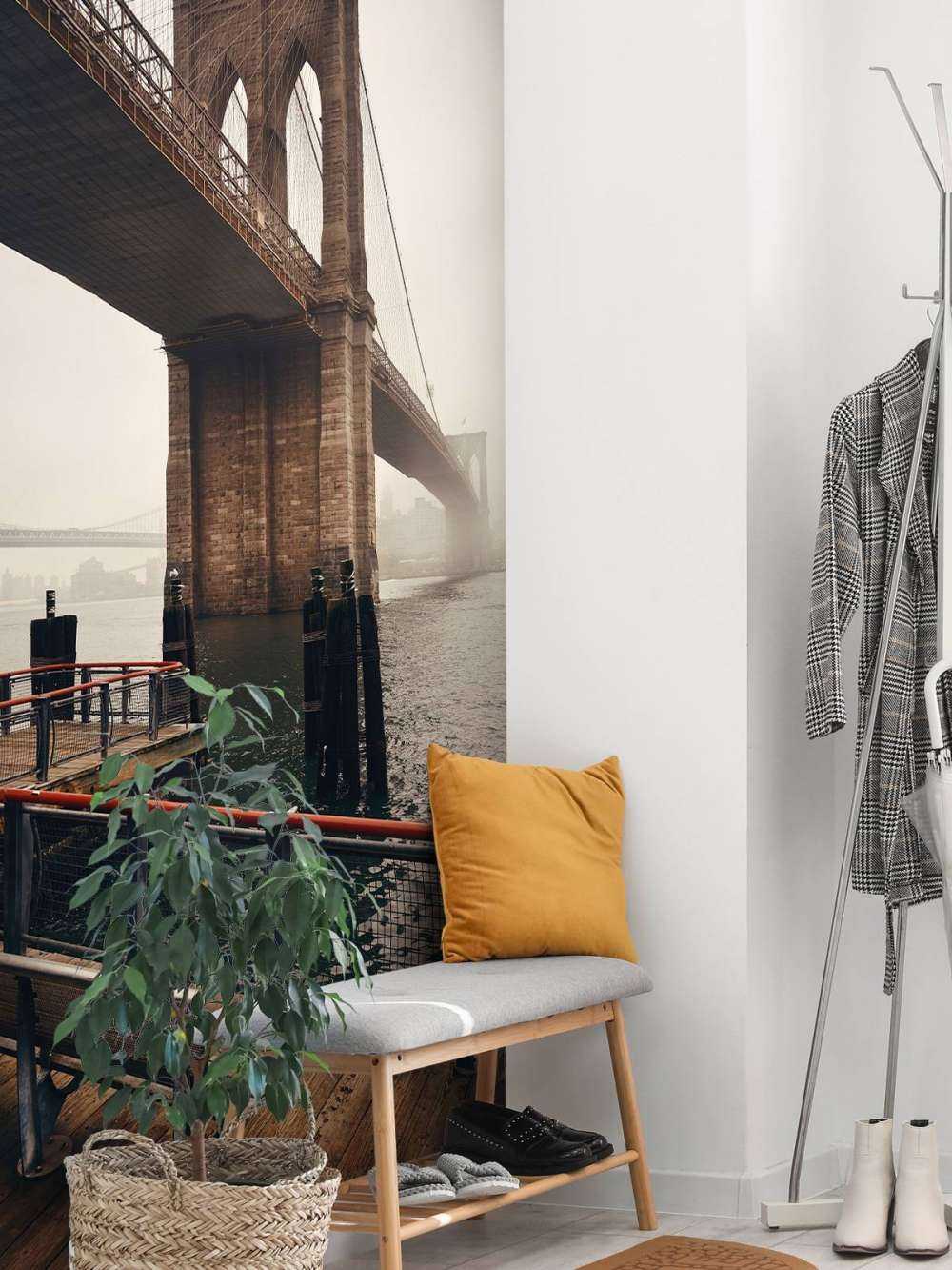 Ponte attraverso la nebbia