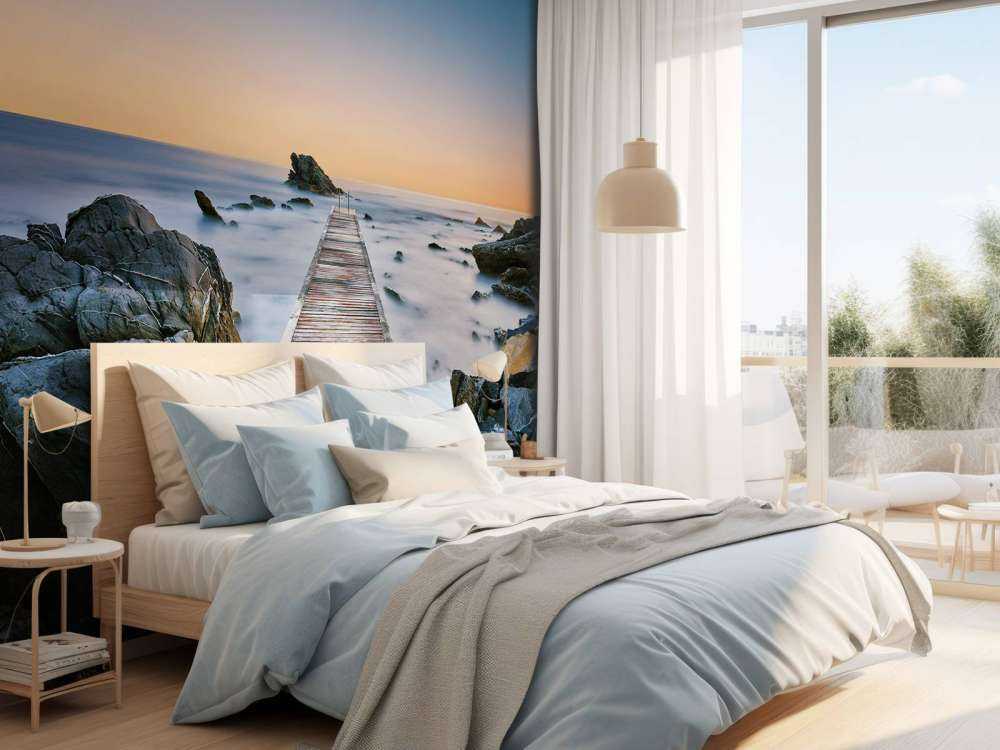 Molo su una riva rocciosa