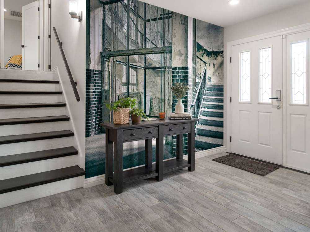 Vecchie scale e vano ascensore