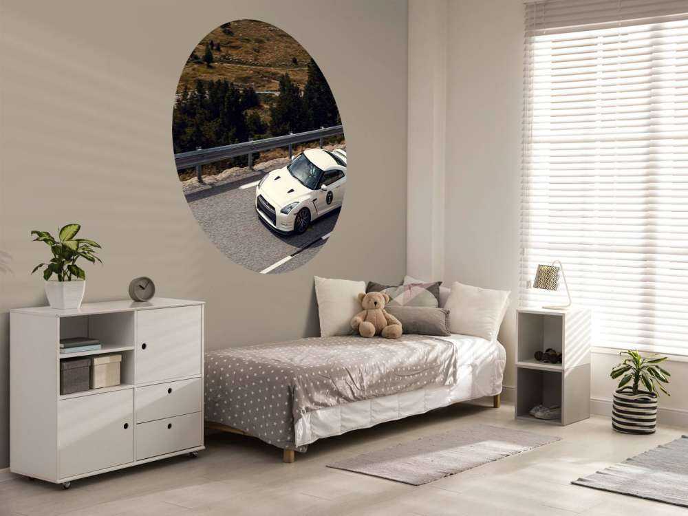 Nissan GT-R su strada di montagna