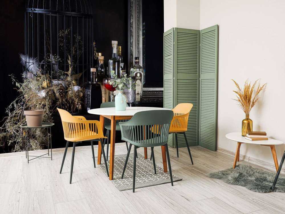 Natura morta con bottiglie per bevande